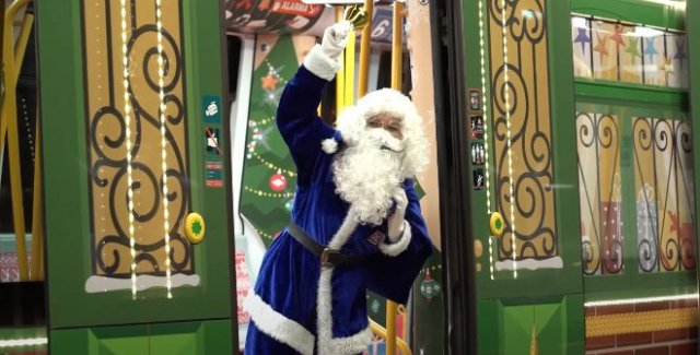 El tren de la Navidad que recorre el Metro de Madrid todos los días