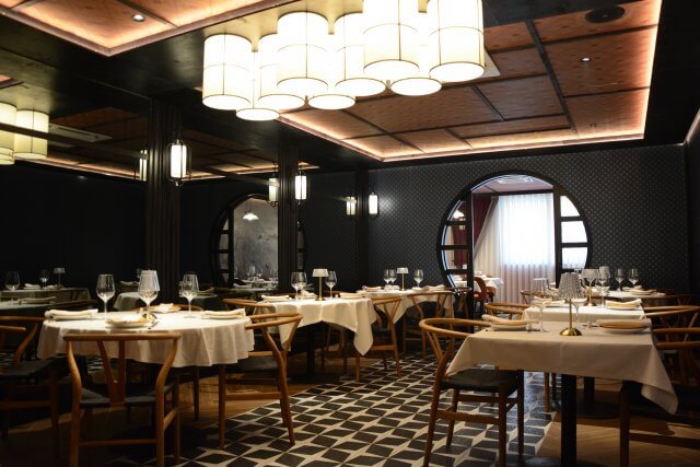 Hutong reabre en Madrid: nueva decoración y alta cocina china con su icónico pato laqueado