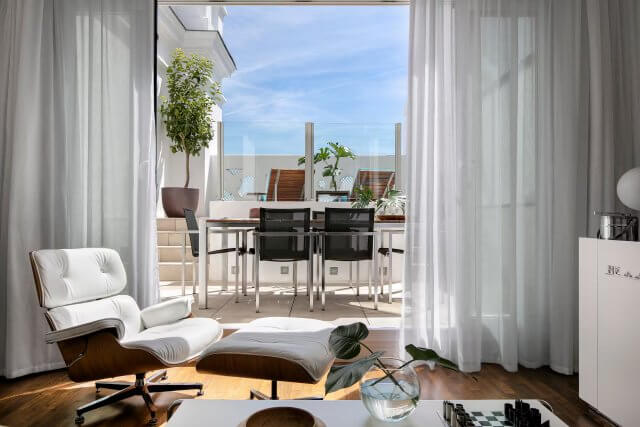 El hotel ME Madrid Reina Victoria cierra sus puertas y vende todos sus muebles en un mercadillo para particulares