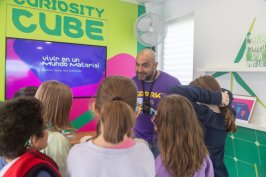 Llega a Madrid Curiosity Cube para descubrir la ciencia a través de la IA