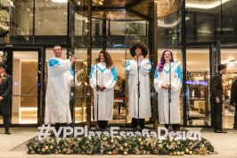 Un coro góspel ilumina el atardecer desde Plaza España esta Navidad
