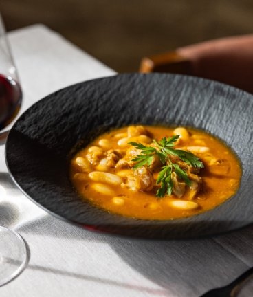 Carbón celebra el otoño con una propuesta dedicada a los guisos y sabores del bosque