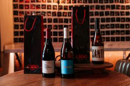 Un vinobar del bulevar de Ibiza estrena servicio para llevar a casa las referencias más especiales de su bodega