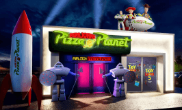 Pizza Planet llega a Madrid: así es la experiencia inmersiva de Toy Story 5