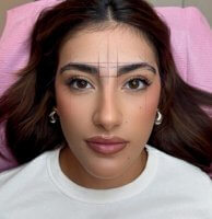 Tus cejas perfectas en verano: por qué el microblading debe estar en manos de un buen profesional