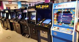 Factoría Retro: el salón de videojuegos retro donde volver a jugar como en los recreativos