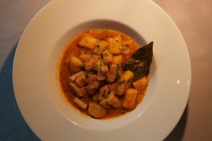 Caldereta de calamar con patata de La Rox