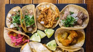 Bodegón de tacos de Tiki Taco