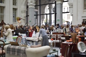 Foto ambiente Rastrillo Nuevo Futuro 1